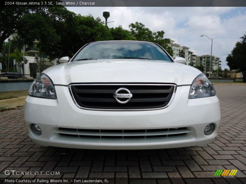 Satin White / Charcoal 2004 Nissan Altima 3.5 SE