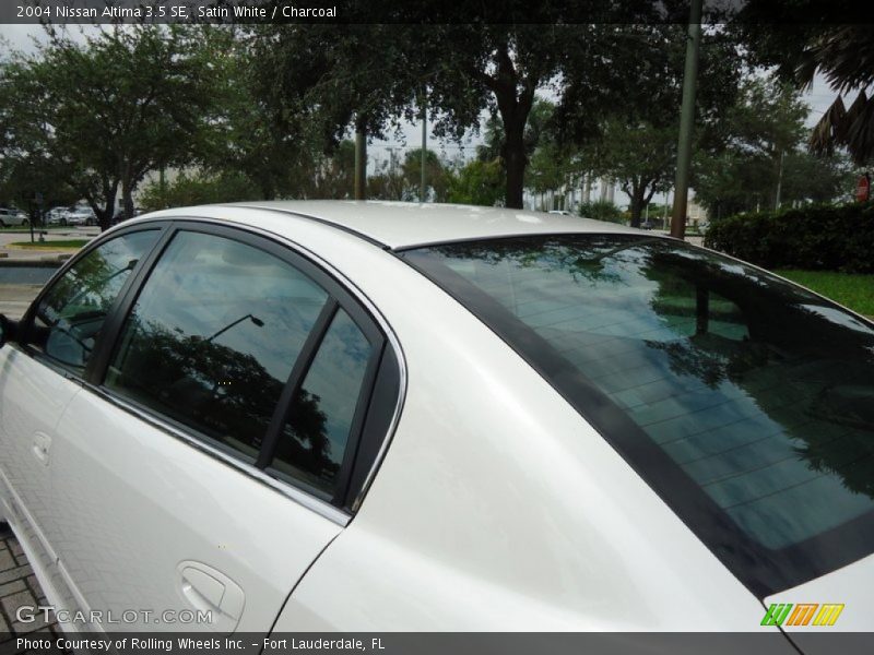 Satin White / Charcoal 2004 Nissan Altima 3.5 SE