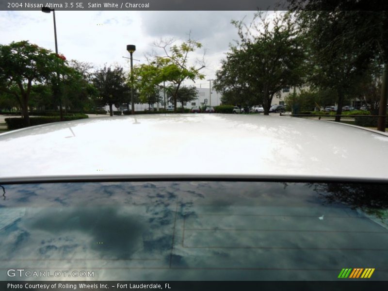 Satin White / Charcoal 2004 Nissan Altima 3.5 SE