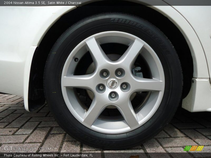 Satin White / Charcoal 2004 Nissan Altima 3.5 SE