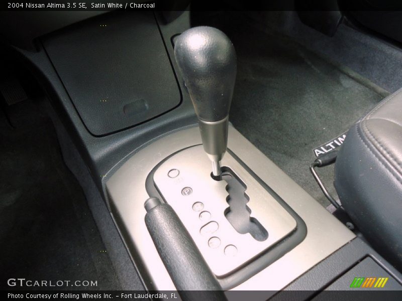 Satin White / Charcoal 2004 Nissan Altima 3.5 SE