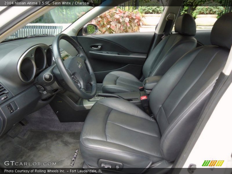 Satin White / Charcoal 2004 Nissan Altima 3.5 SE