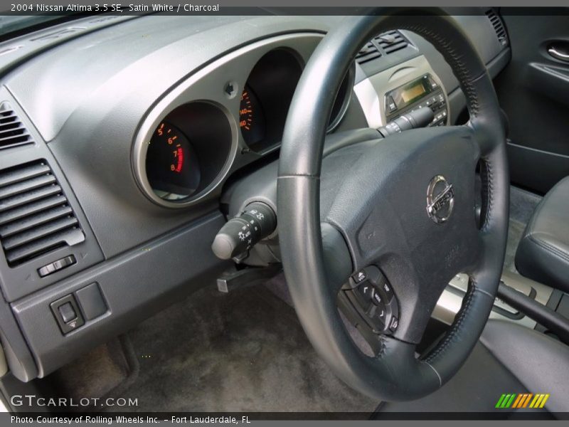 Satin White / Charcoal 2004 Nissan Altima 3.5 SE