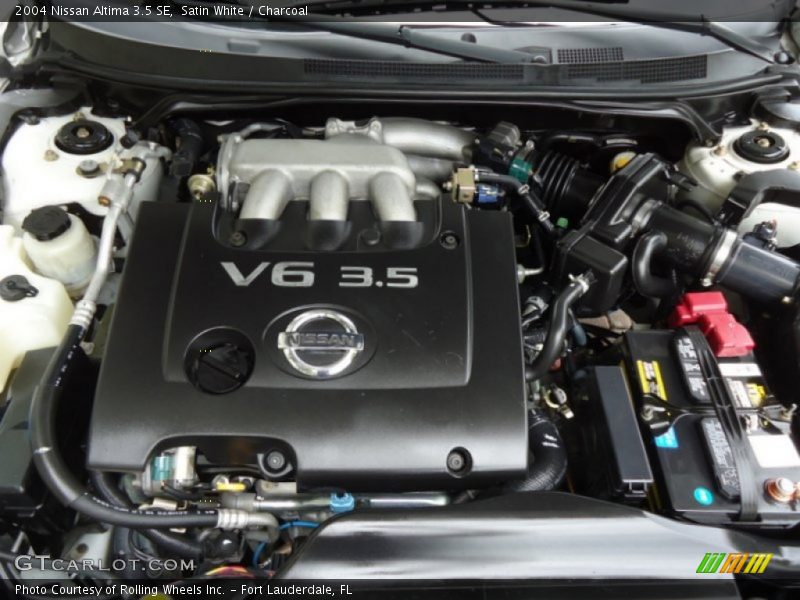 Satin White / Charcoal 2004 Nissan Altima 3.5 SE