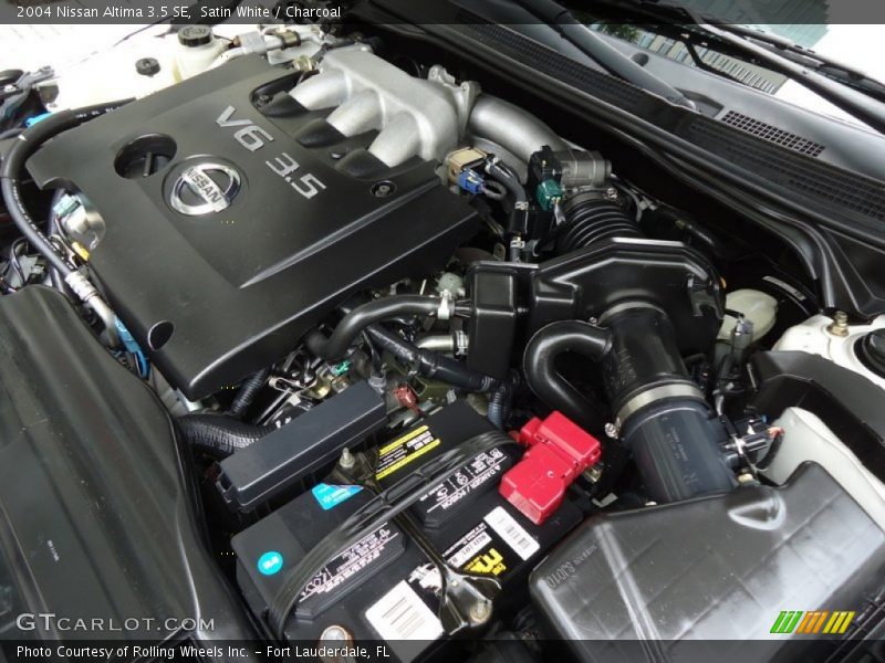 Satin White / Charcoal 2004 Nissan Altima 3.5 SE