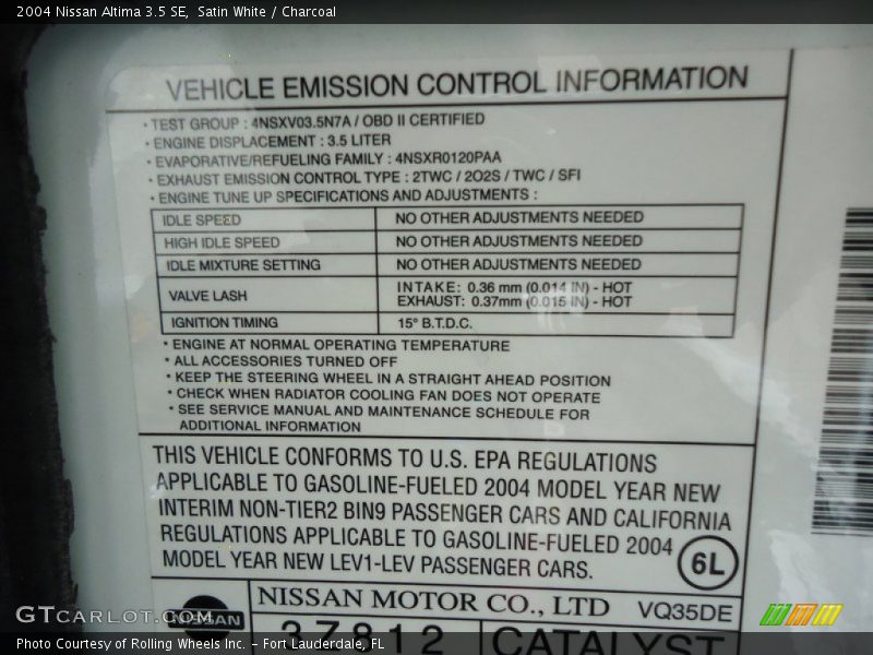 Satin White / Charcoal 2004 Nissan Altima 3.5 SE