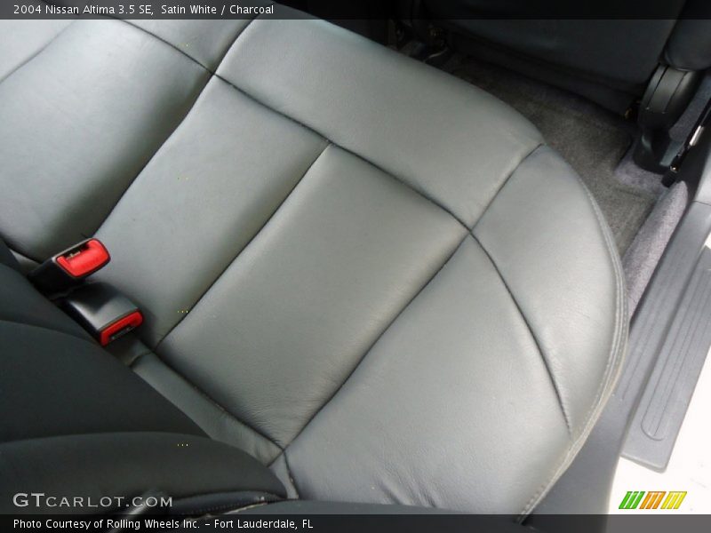 Satin White / Charcoal 2004 Nissan Altima 3.5 SE