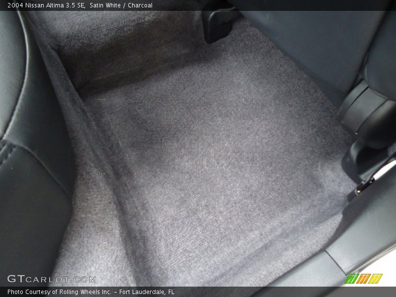 Satin White / Charcoal 2004 Nissan Altima 3.5 SE