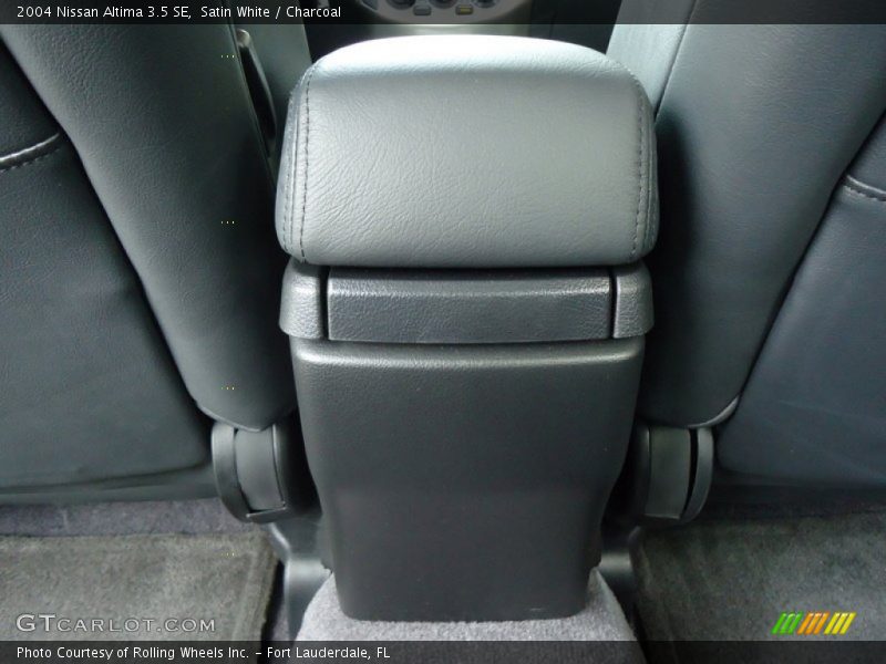 Satin White / Charcoal 2004 Nissan Altima 3.5 SE