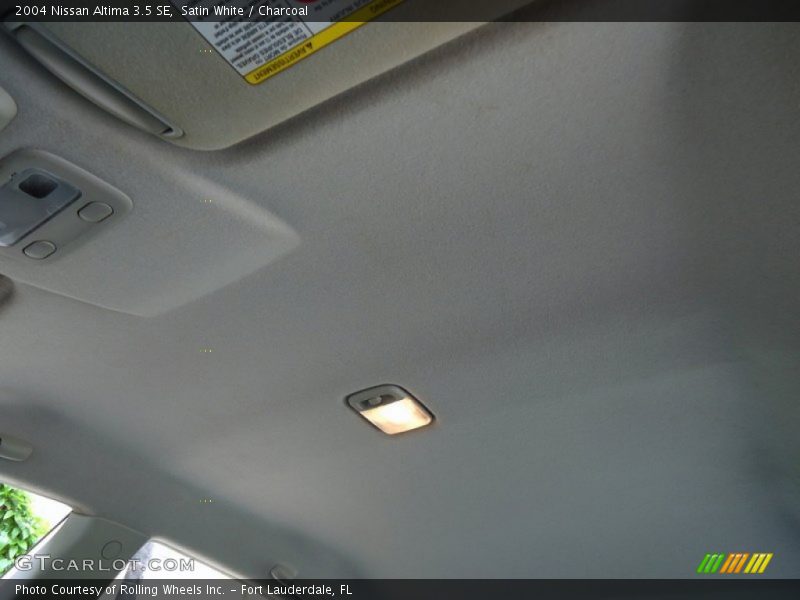Satin White / Charcoal 2004 Nissan Altima 3.5 SE