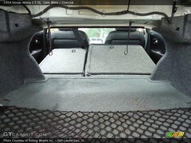 Satin White / Charcoal 2004 Nissan Altima 3.5 SE