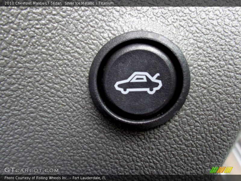 Silver Ice Metallic / Titanium 2010 Chevrolet Malibu LT Sedan