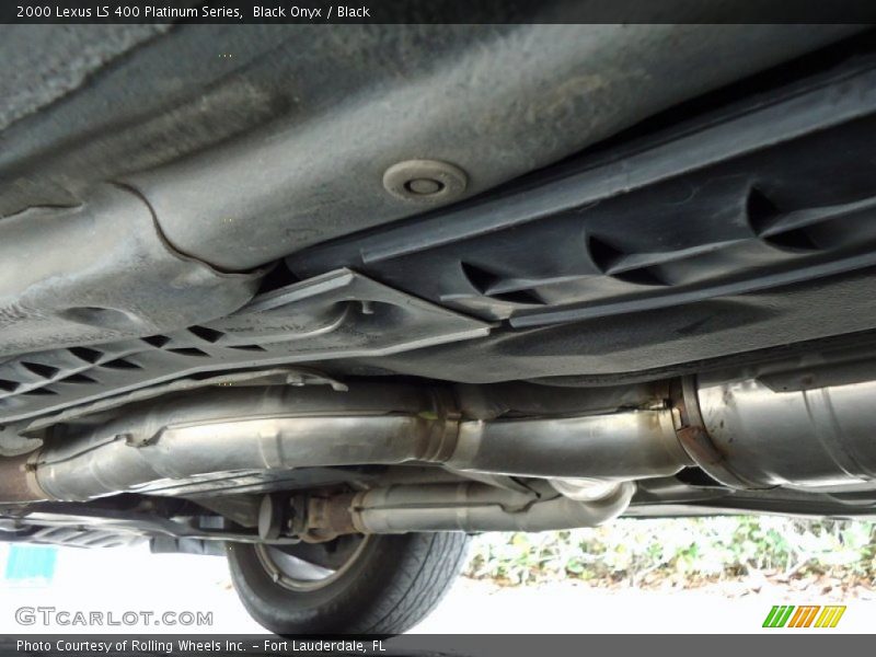 Undercarriage of 2000 LS 400 Platinum Series