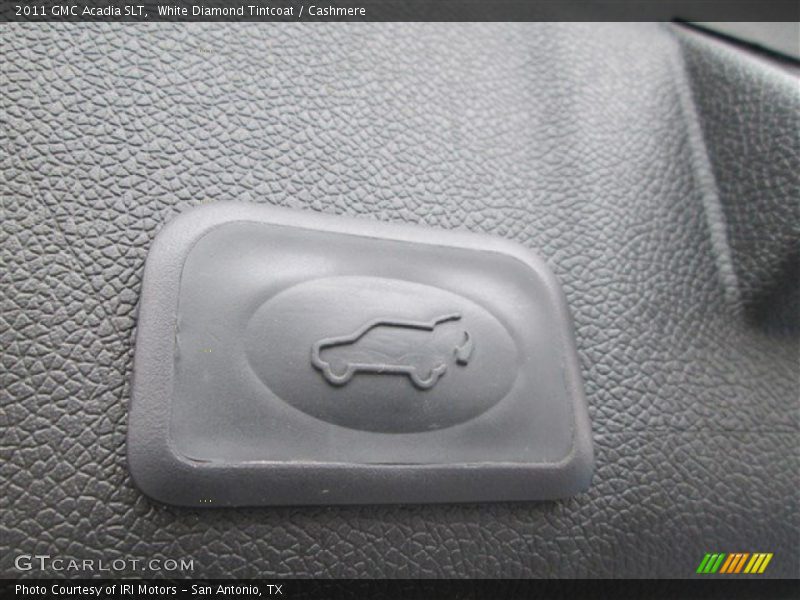 White Diamond Tintcoat / Cashmere 2011 GMC Acadia SLT