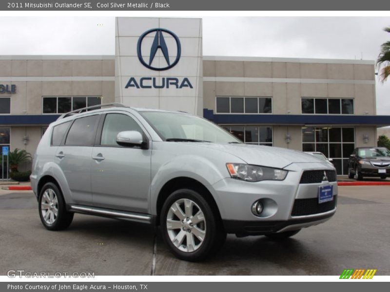 Cool Silver Metallic / Black 2011 Mitsubishi Outlander SE