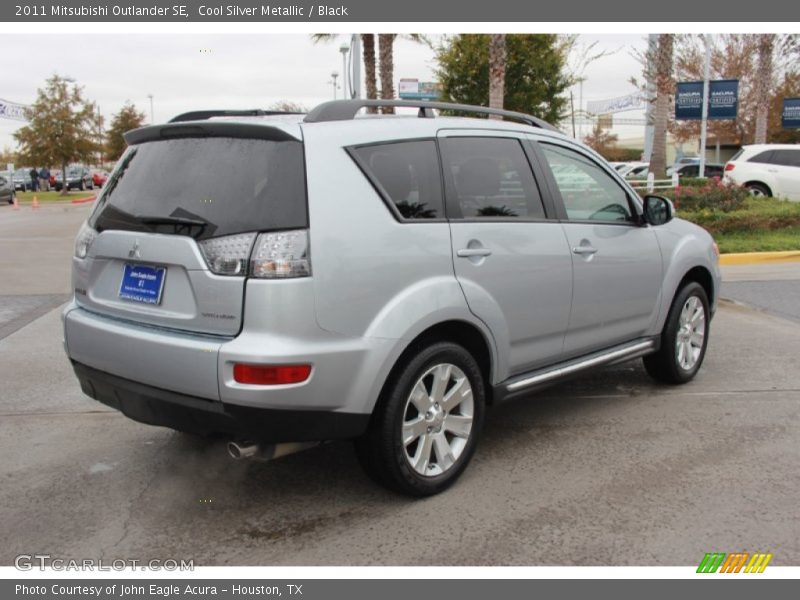 Cool Silver Metallic / Black 2011 Mitsubishi Outlander SE