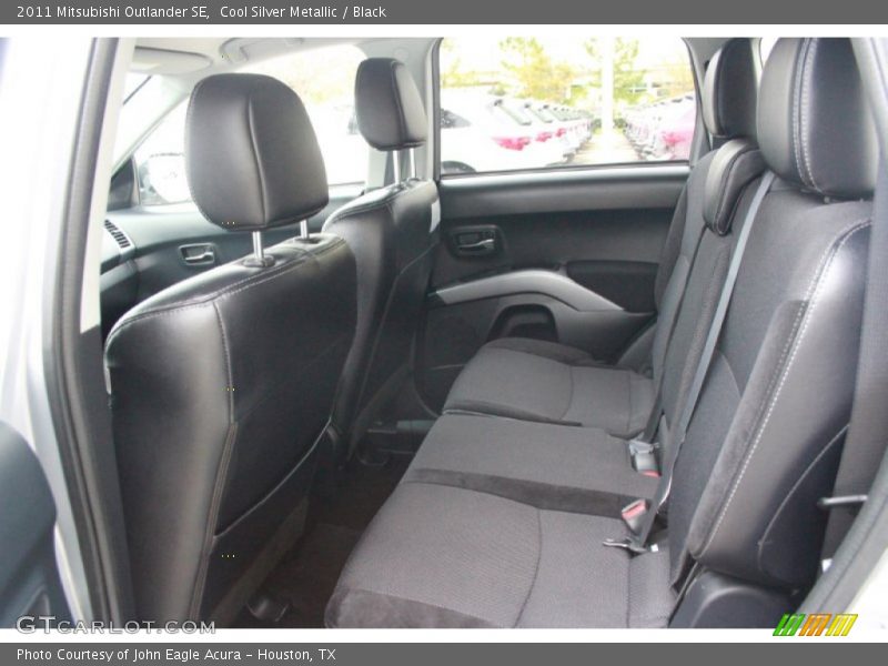 Cool Silver Metallic / Black 2011 Mitsubishi Outlander SE
