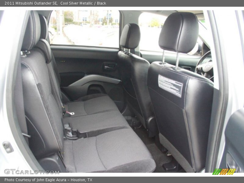 Cool Silver Metallic / Black 2011 Mitsubishi Outlander SE