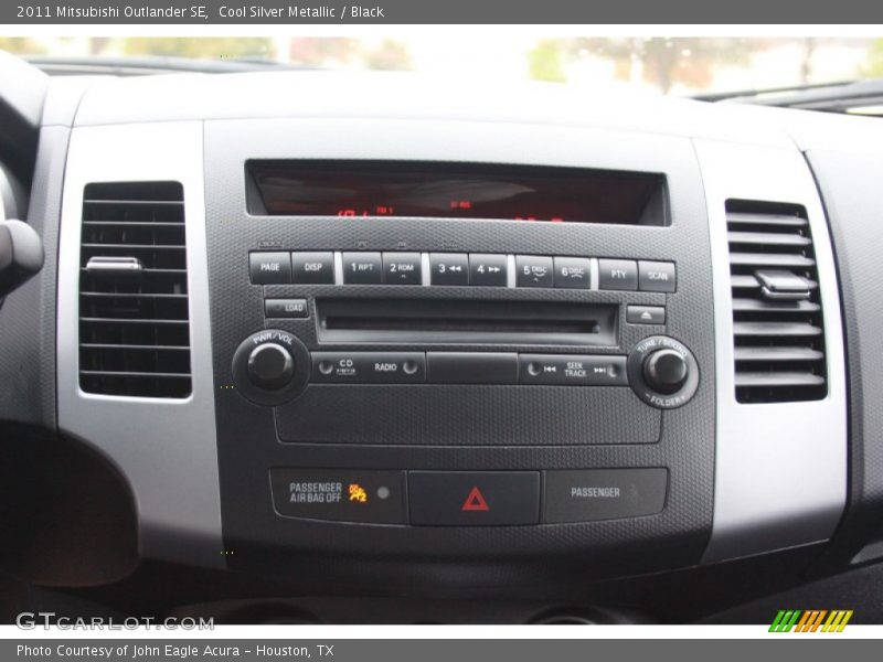 Cool Silver Metallic / Black 2011 Mitsubishi Outlander SE