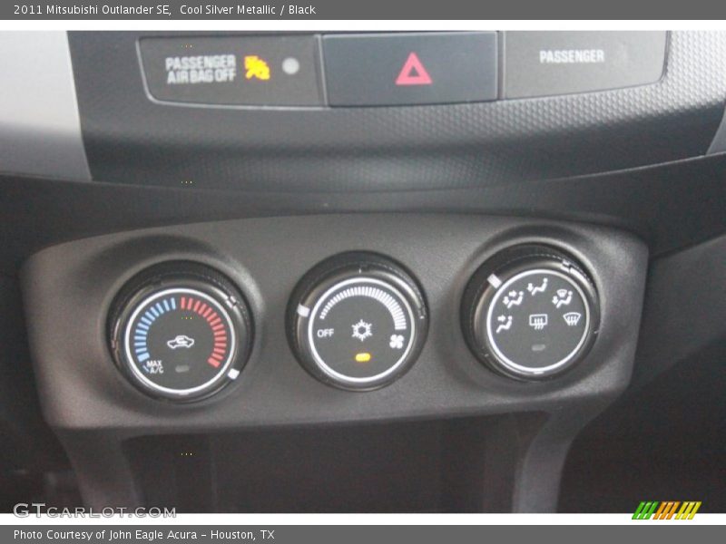 Cool Silver Metallic / Black 2011 Mitsubishi Outlander SE