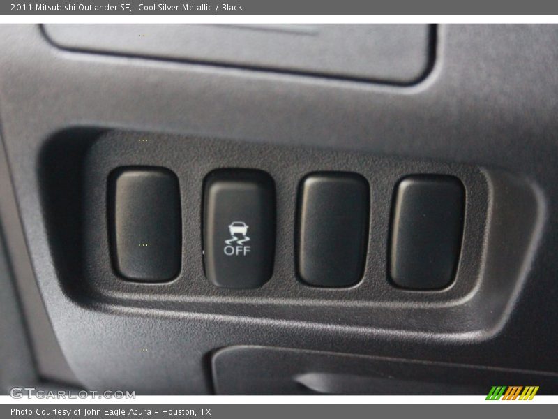 Cool Silver Metallic / Black 2011 Mitsubishi Outlander SE