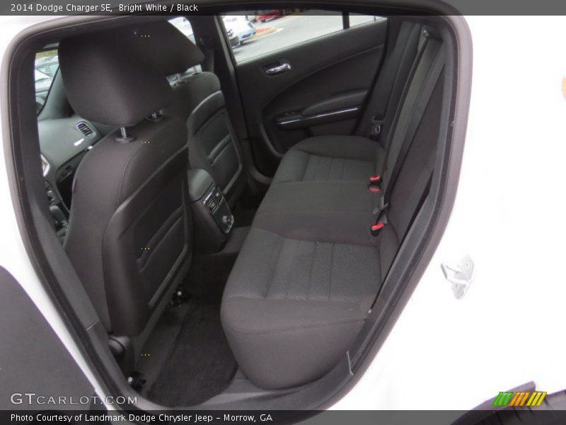 Bright White / Black 2014 Dodge Charger SE
