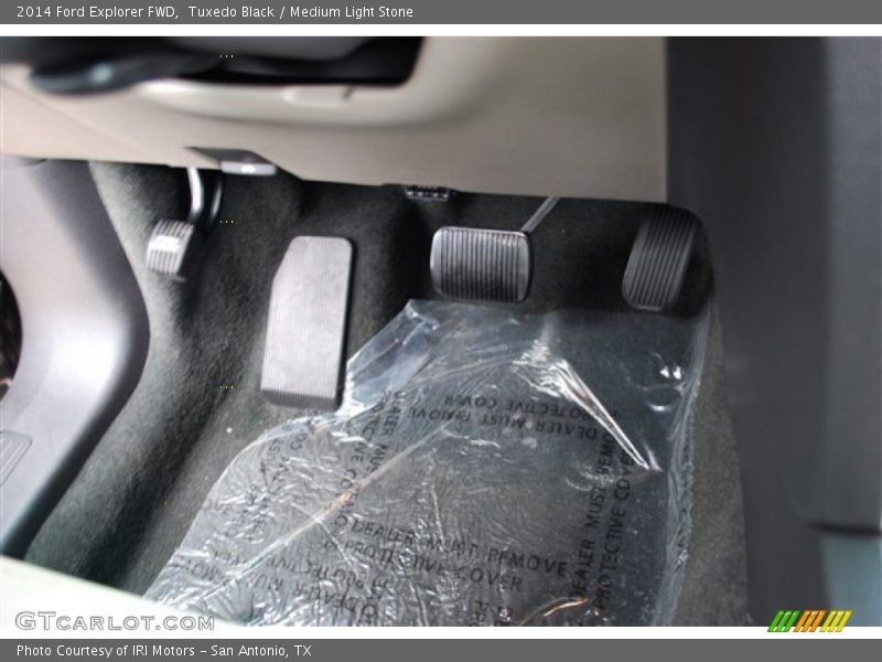 Tuxedo Black / Medium Light Stone 2014 Ford Explorer FWD
