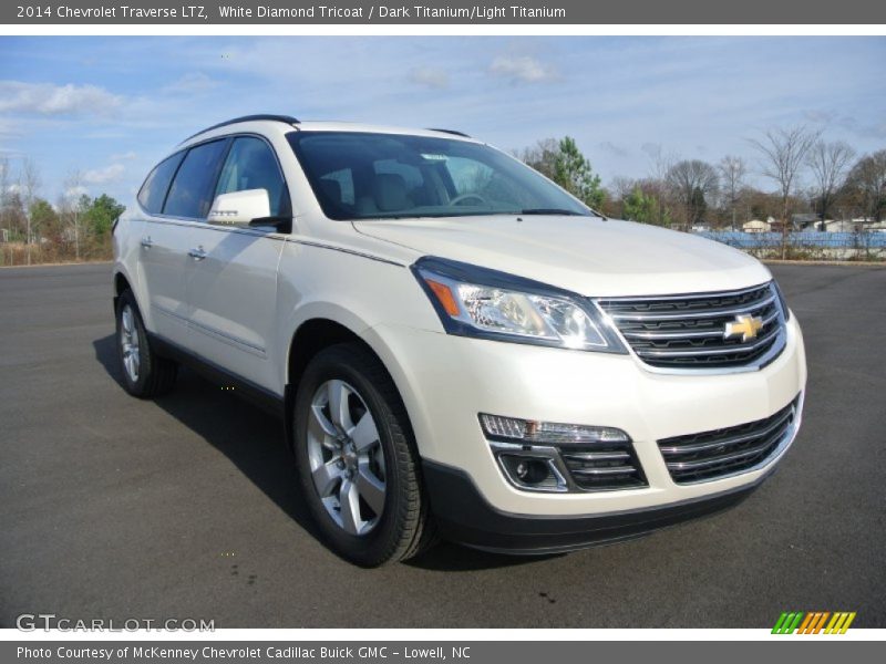 Front 3/4 View of 2014 Traverse LTZ