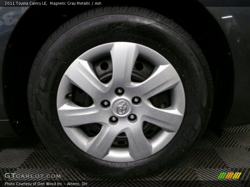 Magnetic Gray Metallic / Ash 2011 Toyota Camry LE