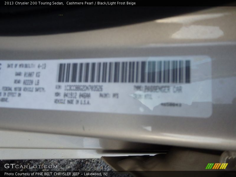 Cashmere Pearl / Black/Light Frost Beige 2013 Chrysler 200 Touring Sedan