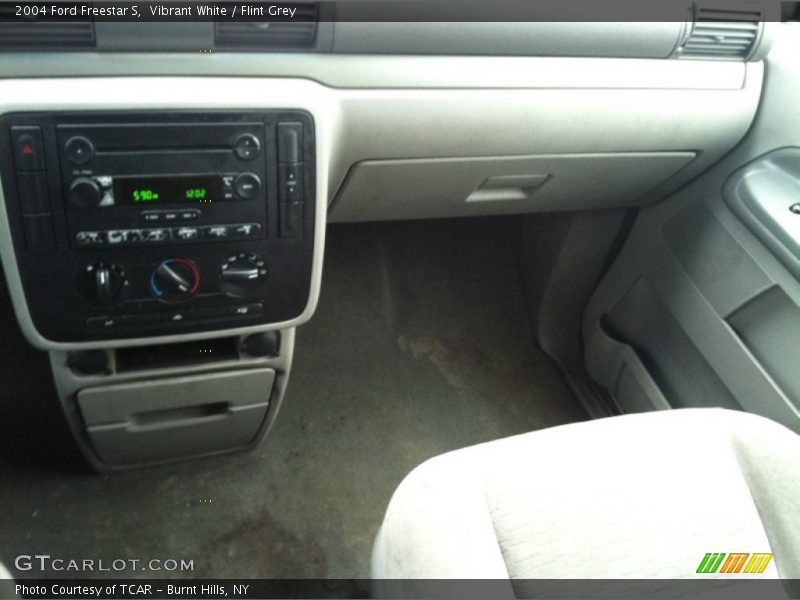 Vibrant White / Flint Grey 2004 Ford Freestar S