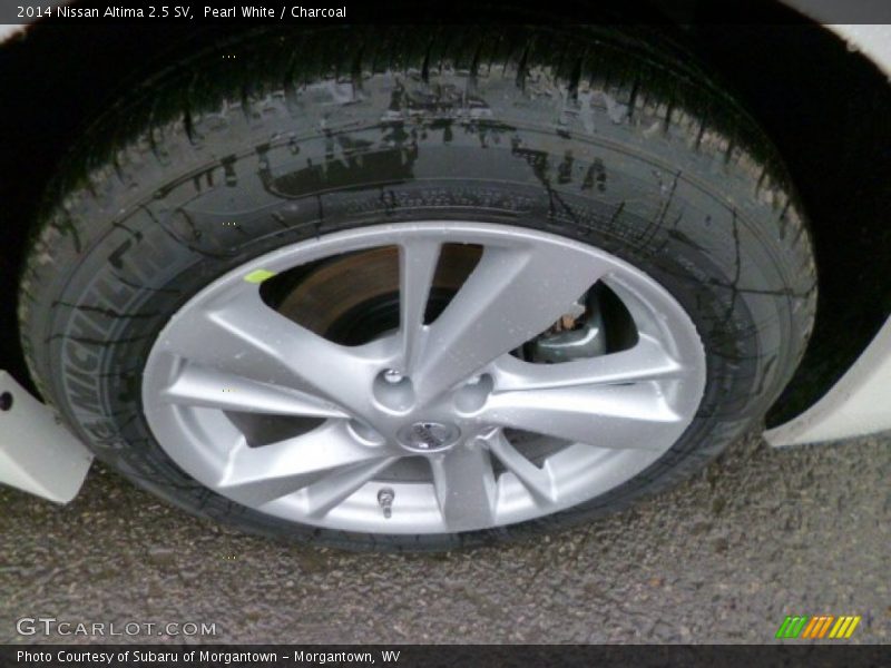 Pearl White / Charcoal 2014 Nissan Altima 2.5 SV