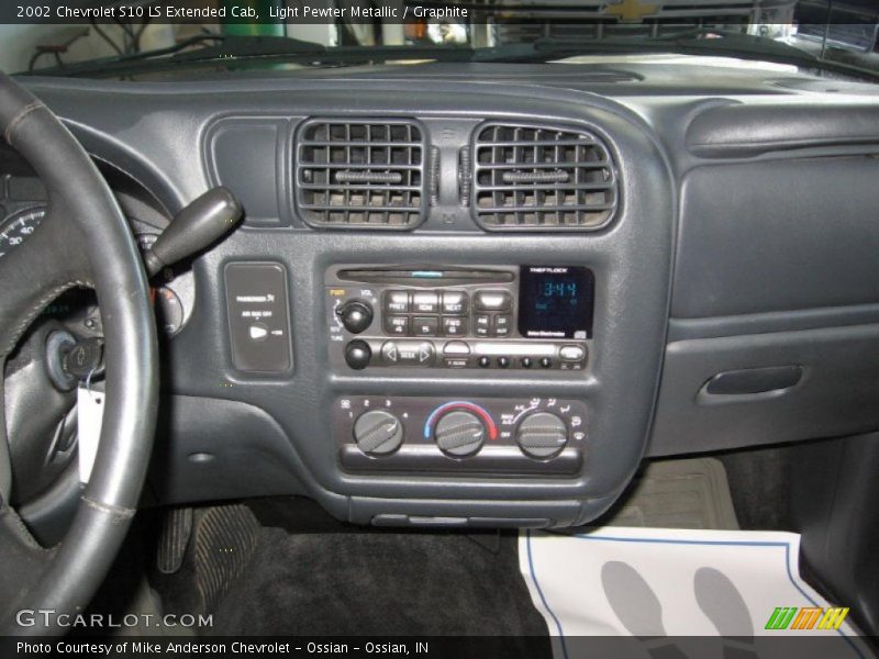 Light Pewter Metallic / Graphite 2002 Chevrolet S10 LS Extended Cab