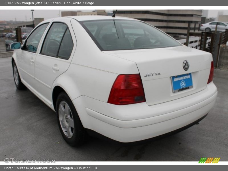 Cool White / Beige 2002 Volkswagen Jetta GLS Sedan