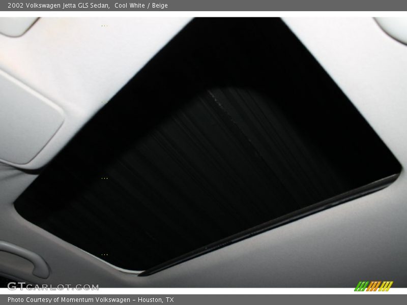 Cool White / Beige 2002 Volkswagen Jetta GLS Sedan