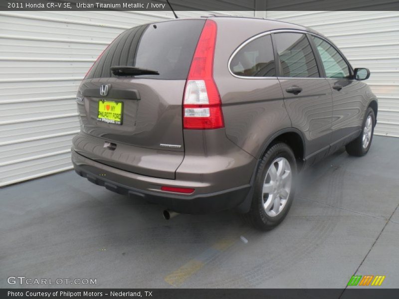 Urban Titanium Metallic / Ivory 2011 Honda CR-V SE