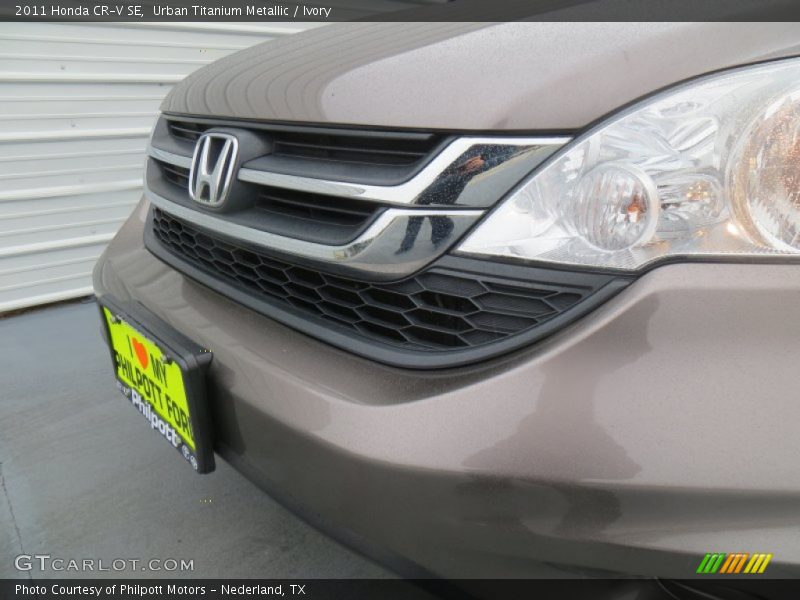 Urban Titanium Metallic / Ivory 2011 Honda CR-V SE