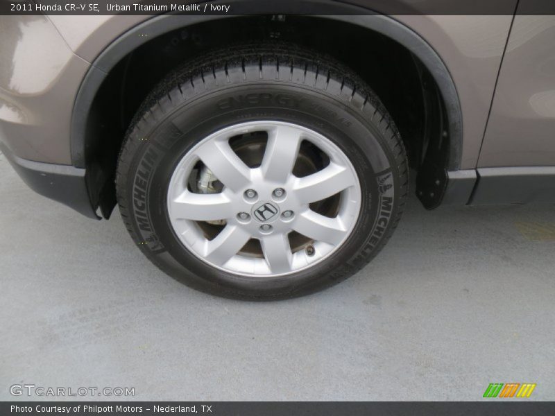 Urban Titanium Metallic / Ivory 2011 Honda CR-V SE