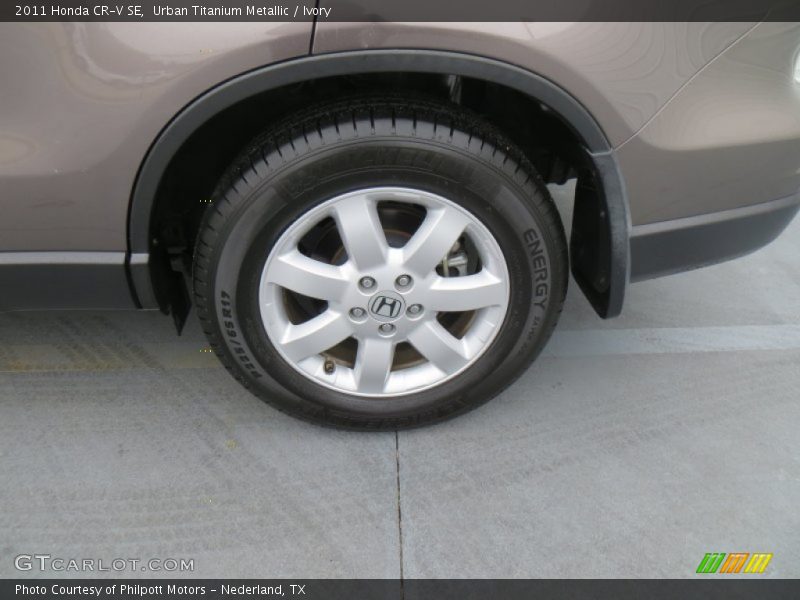 Urban Titanium Metallic / Ivory 2011 Honda CR-V SE