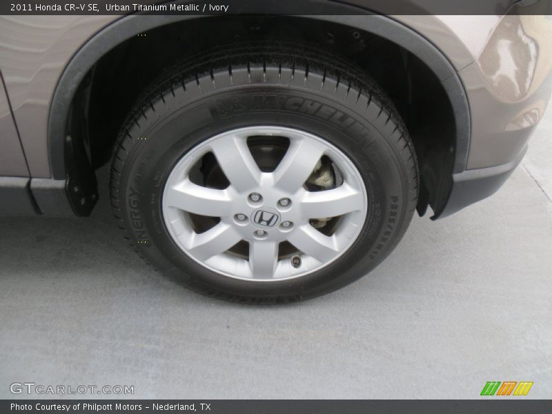 Urban Titanium Metallic / Ivory 2011 Honda CR-V SE