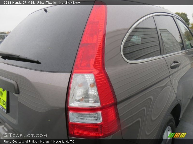 Urban Titanium Metallic / Ivory 2011 Honda CR-V SE