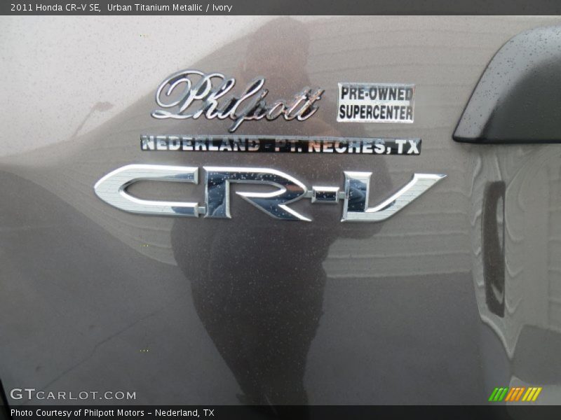 Urban Titanium Metallic / Ivory 2011 Honda CR-V SE