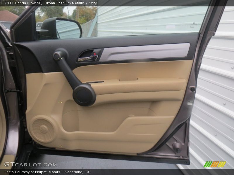 Urban Titanium Metallic / Ivory 2011 Honda CR-V SE