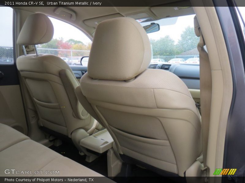 Urban Titanium Metallic / Ivory 2011 Honda CR-V SE