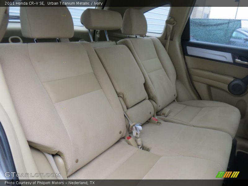 Urban Titanium Metallic / Ivory 2011 Honda CR-V SE