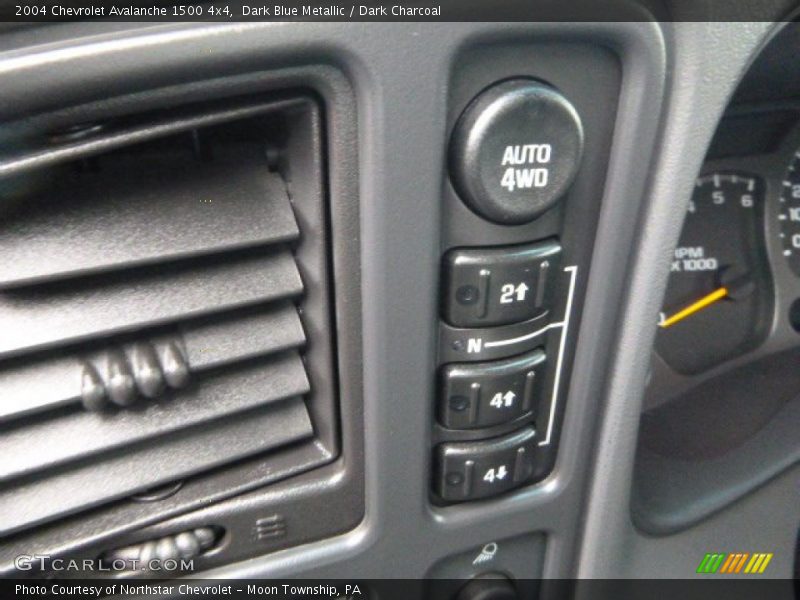 Dark Blue Metallic / Dark Charcoal 2004 Chevrolet Avalanche 1500 4x4