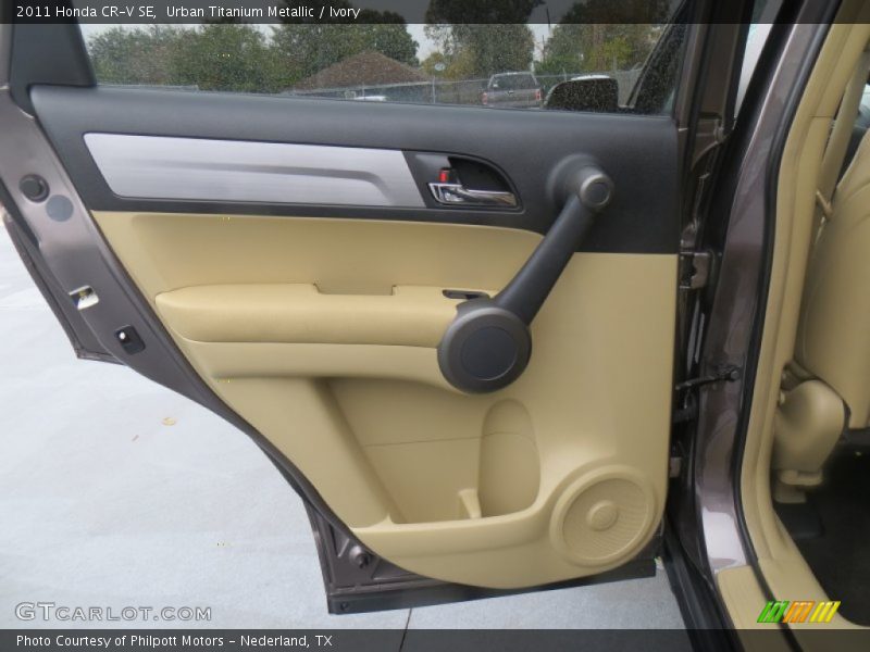 Urban Titanium Metallic / Ivory 2011 Honda CR-V SE