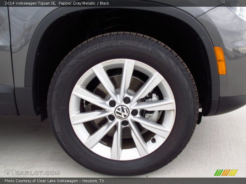 Pepper Gray Metallic / Black 2014 Volkswagen Tiguan SE
