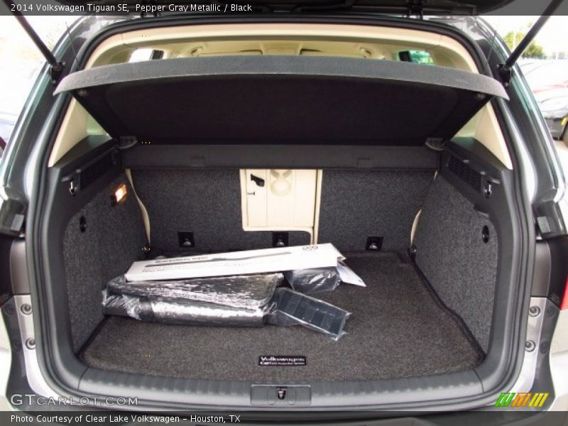Pepper Gray Metallic / Black 2014 Volkswagen Tiguan SE
