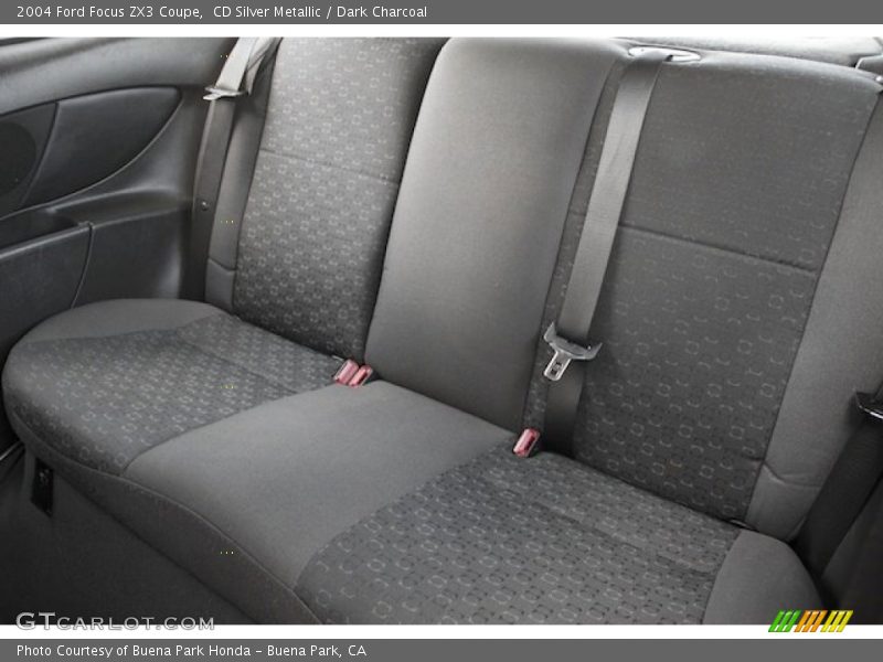 CD Silver Metallic / Dark Charcoal 2004 Ford Focus ZX3 Coupe